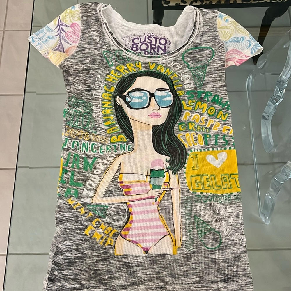 Custo Barcelona Gray Graphic Short Sleeve Tee with Multicolor Girl Print